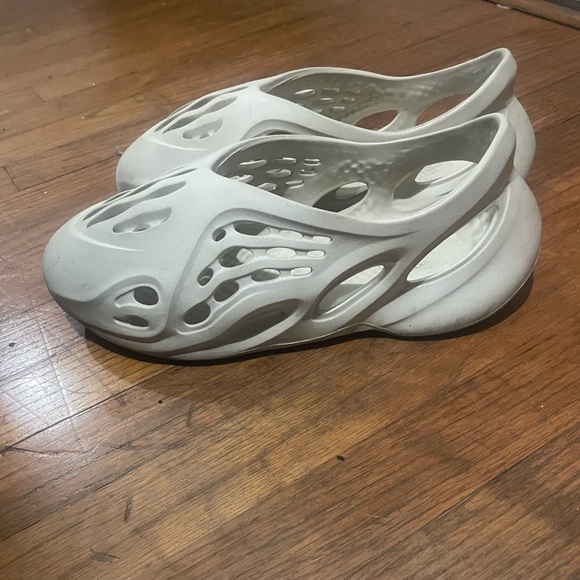 Yeezy Foamrunner Size 12 - Picture 2 of 5